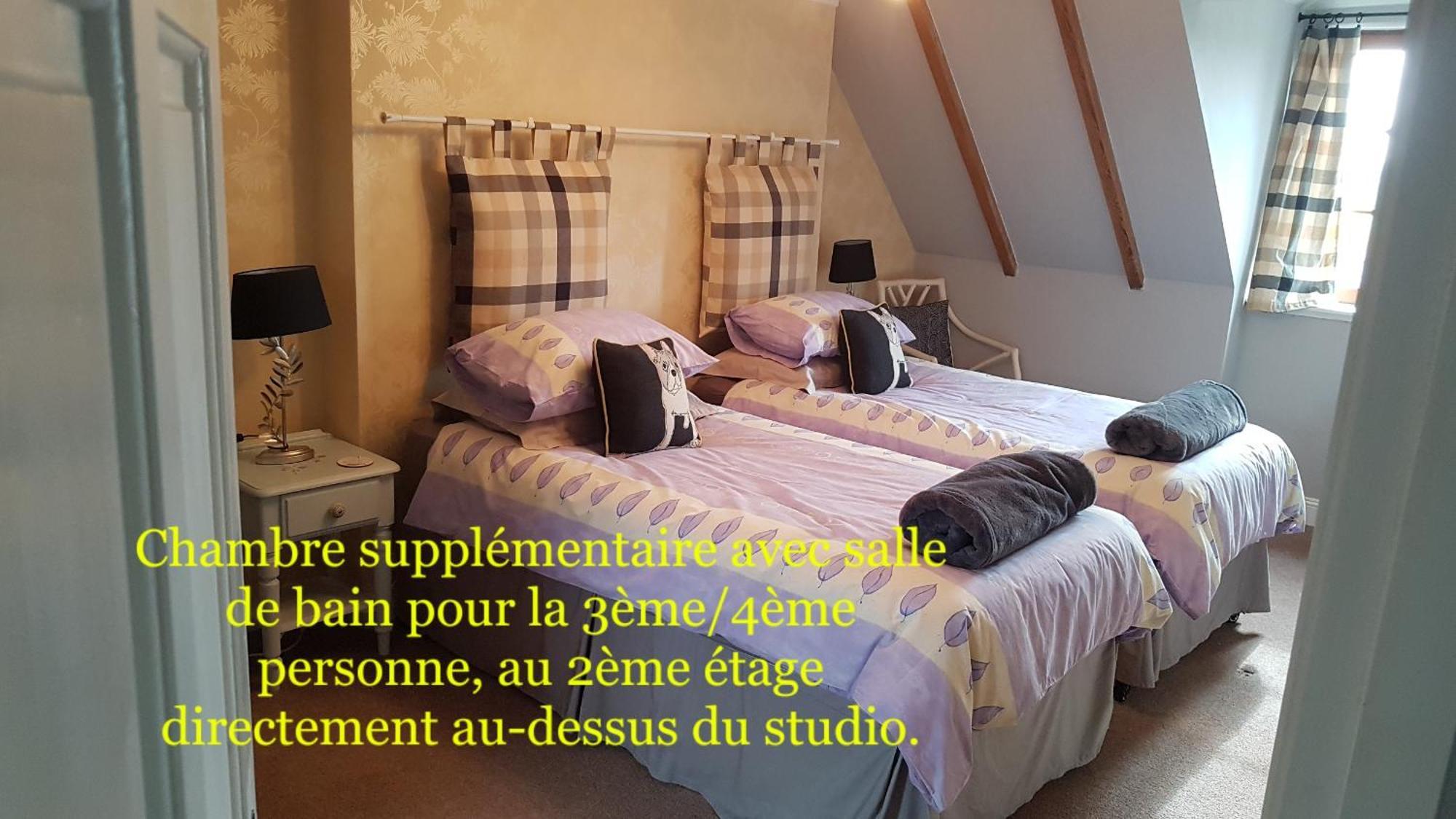 Ty Gorre Ker Studio Rooms Cast Номер фото
